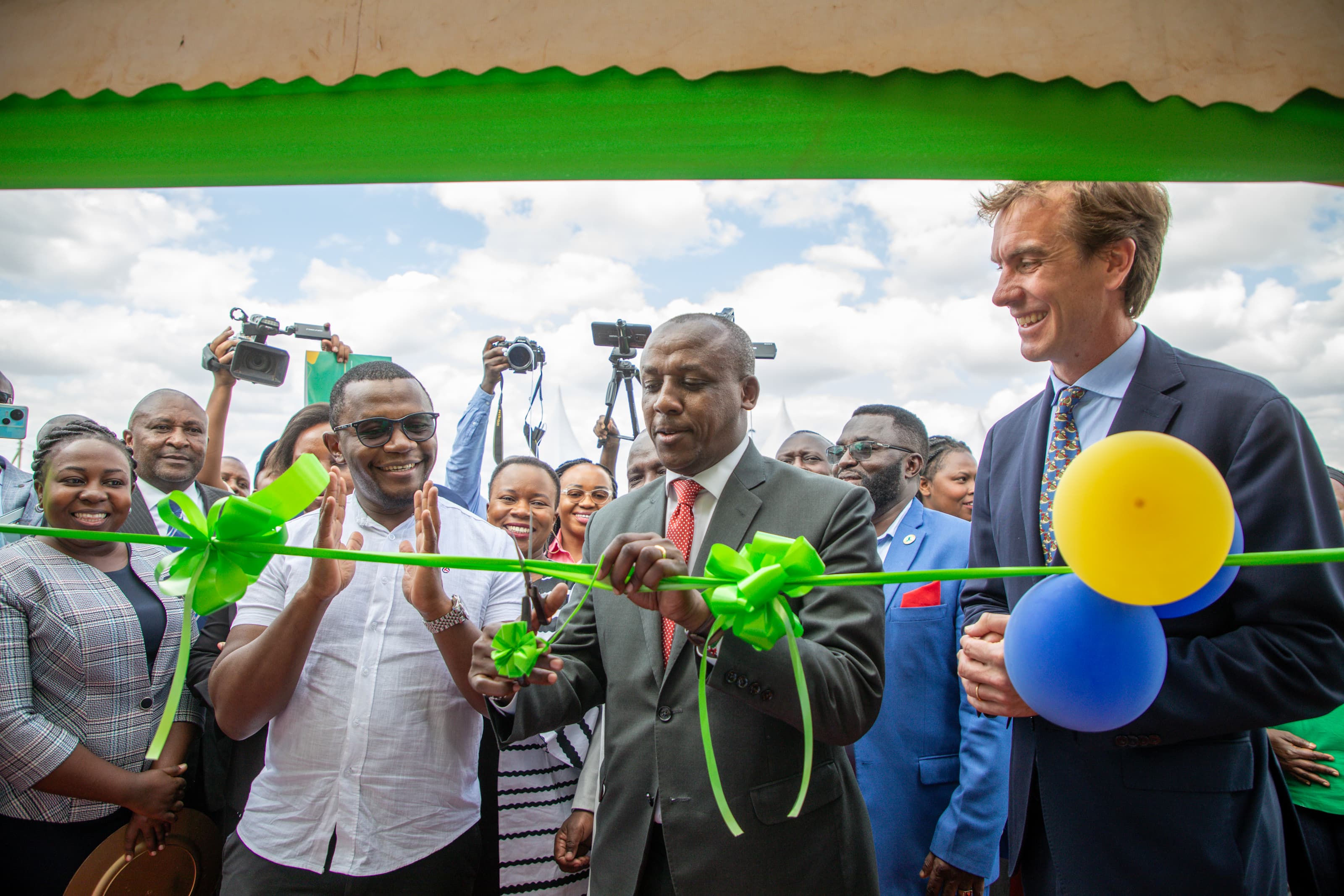 Makueni Governor Mutula Kilonzo (centre) British Deputy High Commissioner Dr. Ed Barnett (left) looking on during the launch of Makueni Energy Plan 2023-2032 at the Makueni Integrated Vocational Empowerment Centre in Wote town on Tuesday-- Pulse attach to story sent  from Makueni Energy