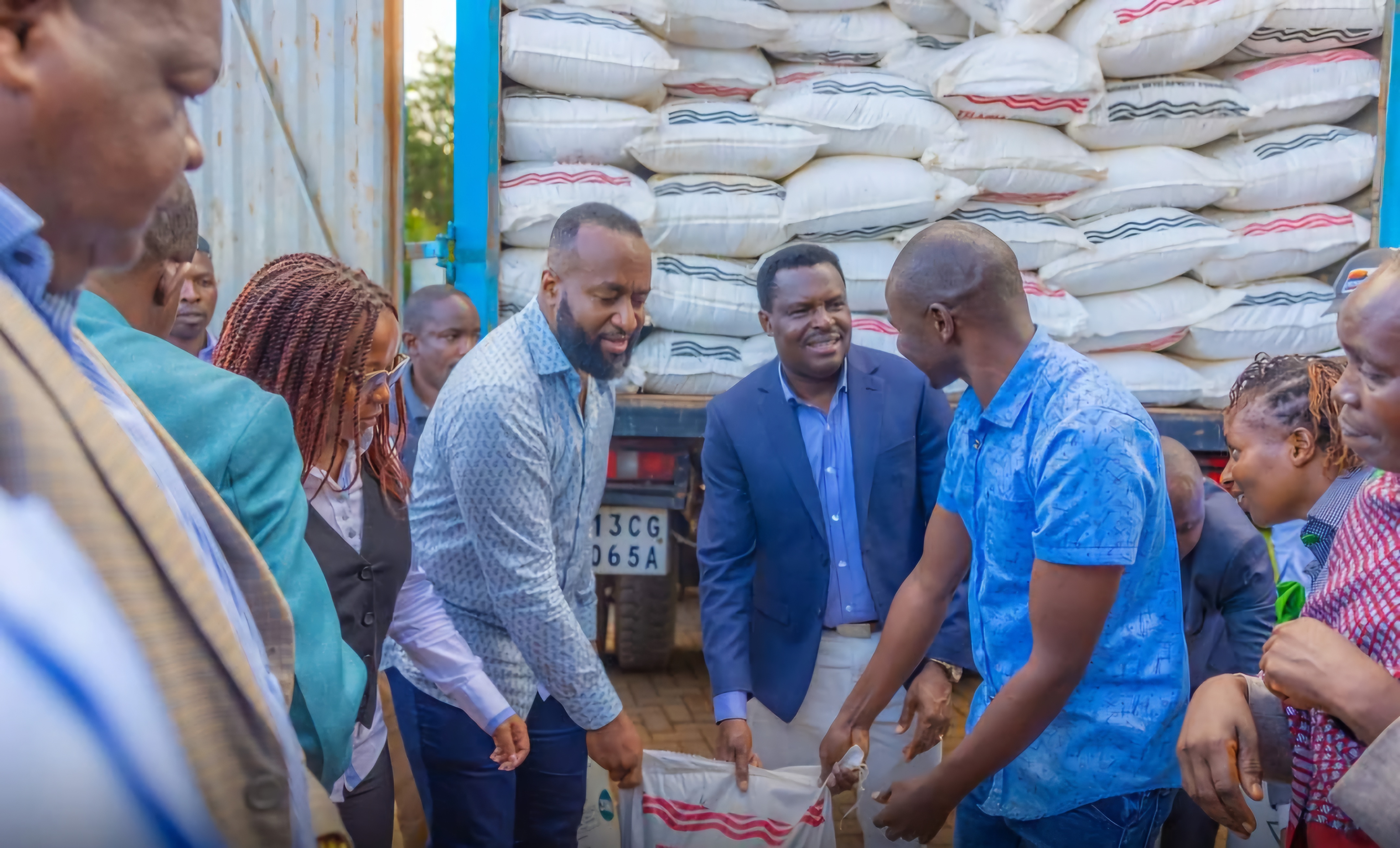 Mining, Blue Economy and Maritime Affairs Cabinet Secretary, Ali Hassan Joho and Tharaka Nithi Governor,  Muthomi Njuki, fish feeds to Tharaka Nithi County farmers, during the CS’s tour of the County.