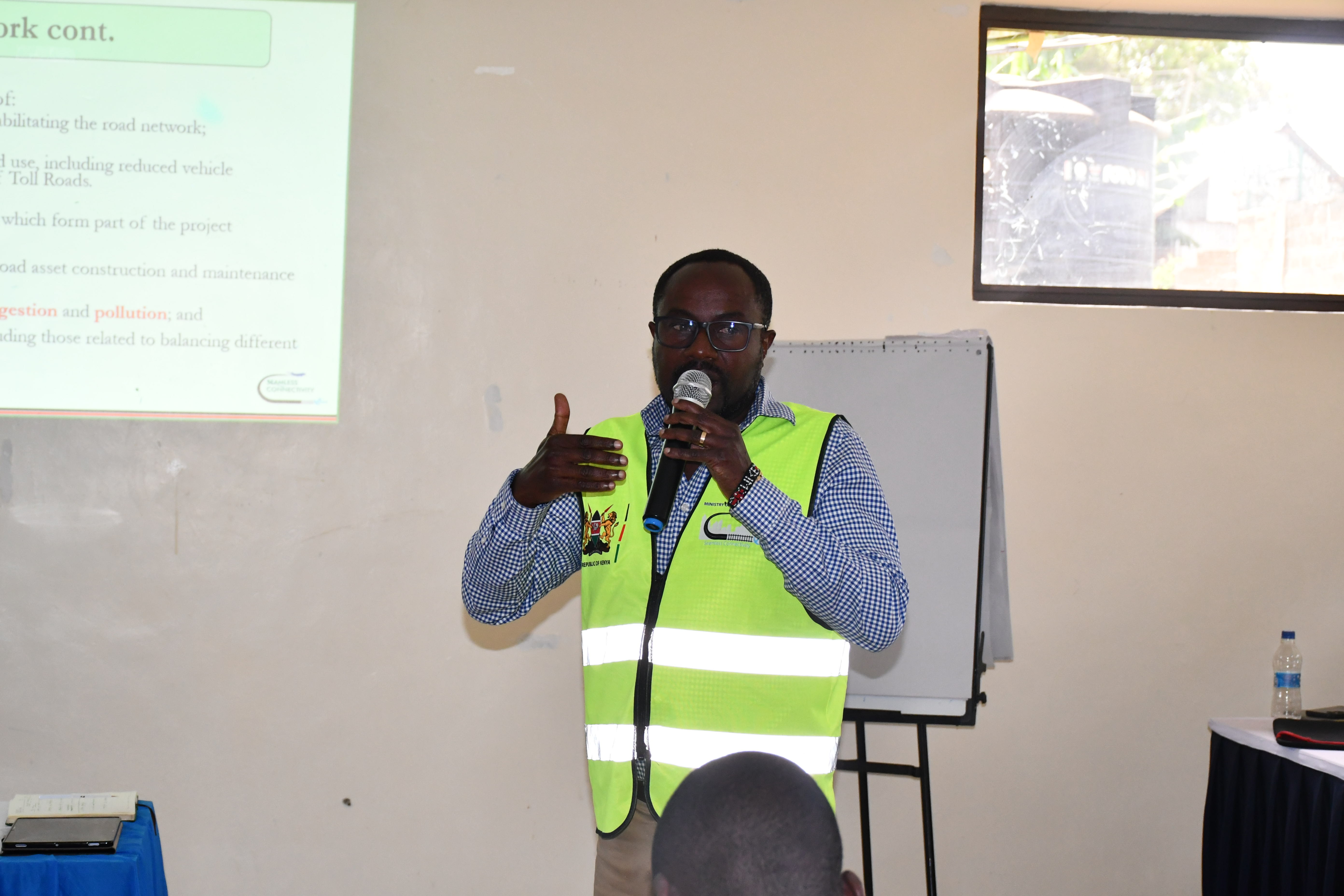 The Kenya Rural Roads Authority’s (KURRA) Eng Mike Gumbi while speaking during a one-day public forum on GoK draft Tolling Policy at ACK Hall in Kericho.  PHOTO/Santia Chepngetich