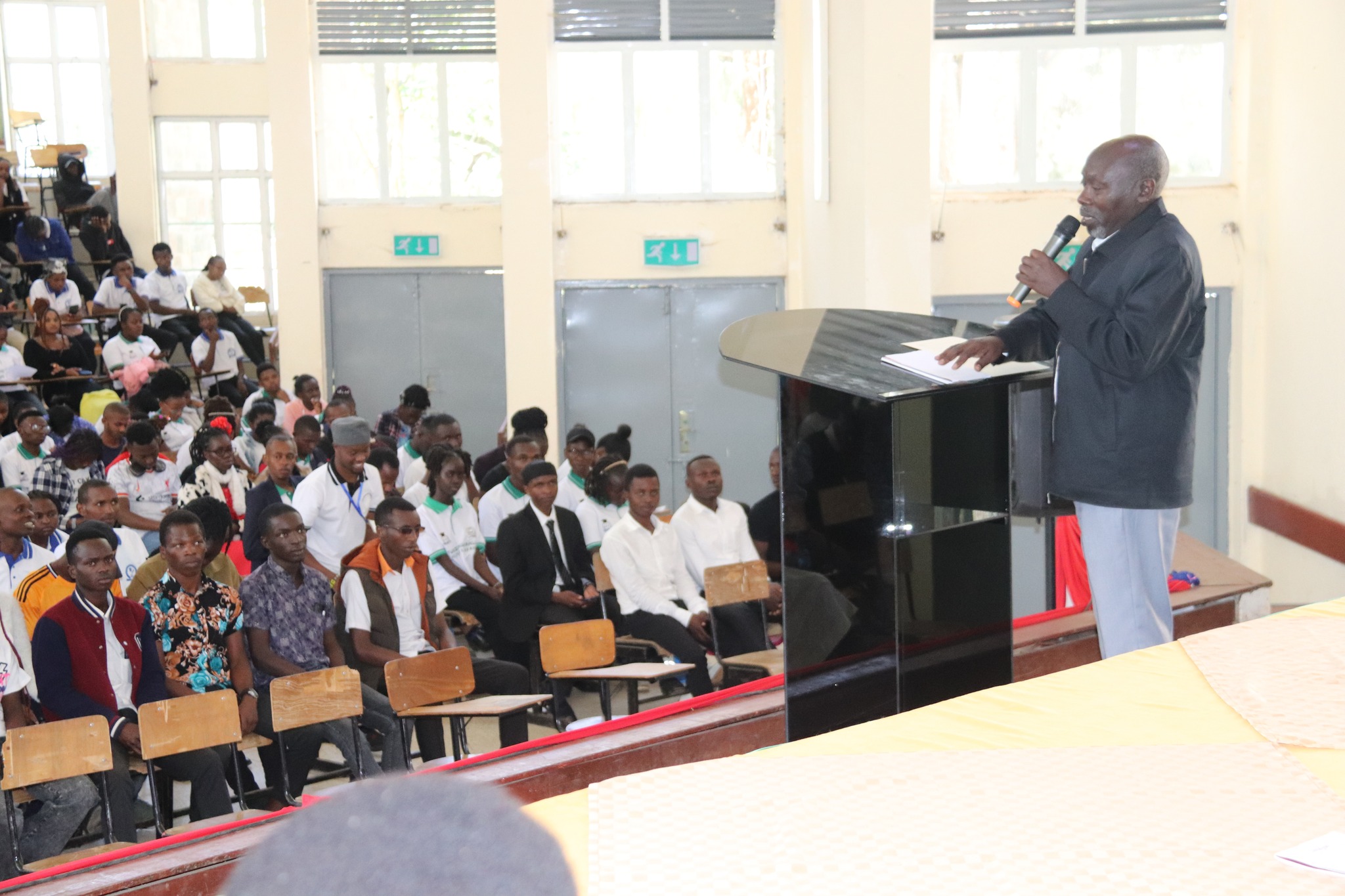 Senior Lecturer and Consultant at the Department of Peace Security and Social Studies, Egerton University Prof. Eric Bor addressing more than 200 Kiswahili professionals con- verged at the university for the conference themed Kiswahili na Uchumi.