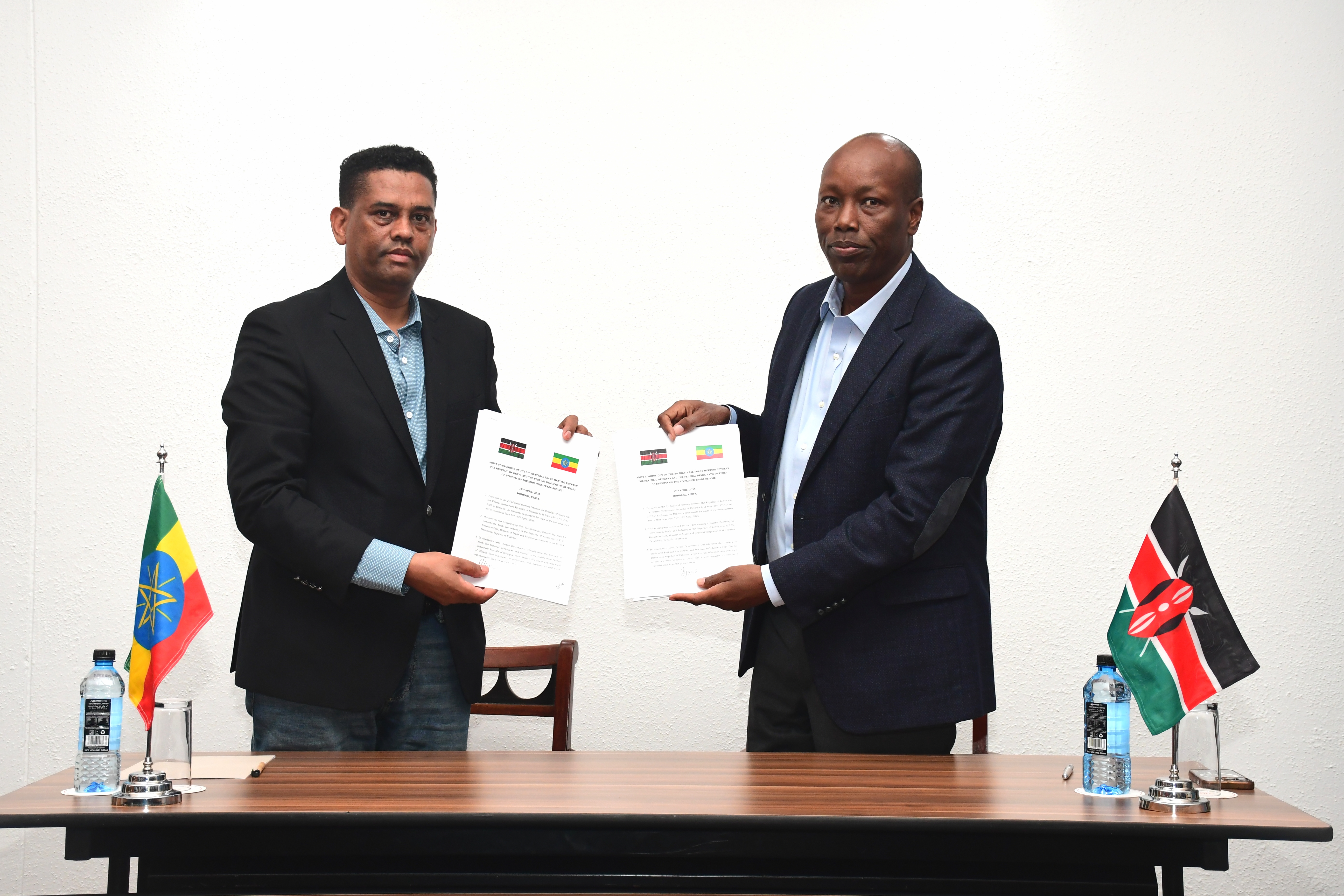 Cabinet Secretary (CS) for Trade Lee Kinyanjui (R) and his Ethiopian Counterpart Dr. Kassahun Gofe during the 3rd bilateral trade meeting between Kenya and Ethiopia on the simplified trade regime, Mombasa.  Photo/Andrew Hinga