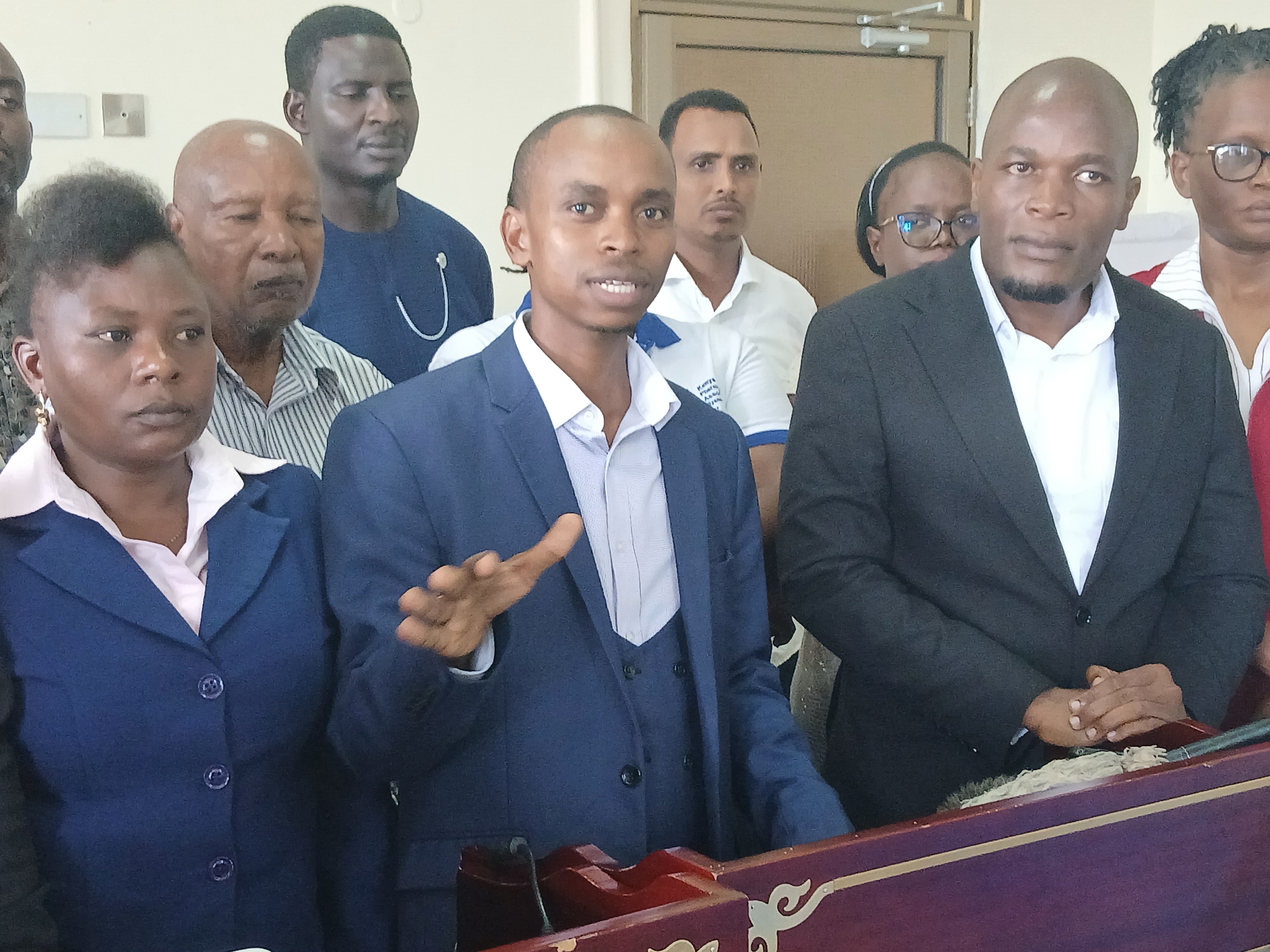 Kenya Pharmaceutical Association (KPA), Secretary General Eric Gichane (centre) addressing journalists in Kisumu. Looking on is KPA President Chitechi Amboka. PHOTO: CHRIS MAHANDARA