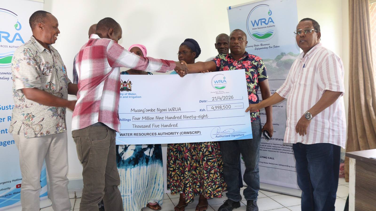 Donald Murgor, Board Chairman of WRA and Mohamed Shurie CEO of the agency, presenting KES 49.9 million to 10 WRUAs in the Mwache Catchment to support Watershed Management activities. A total of KES 4.9 million was disbursed to each WRUA.