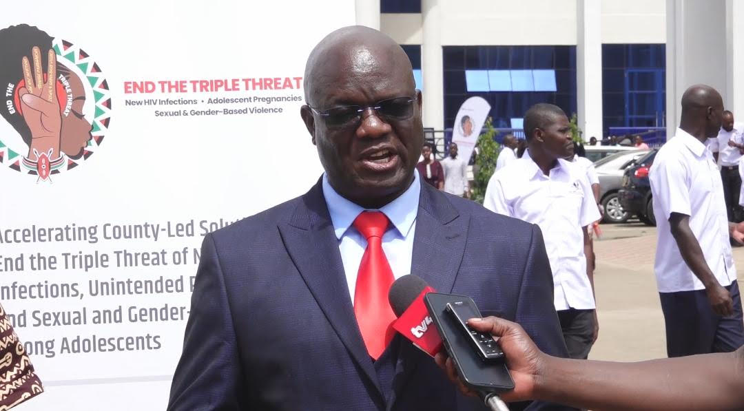 NSDCC Regional Coordinator Steven Oyugi speaks to the press at Tom Mboya University, Homa Bay town. Photo by Sitna Omar, KNA