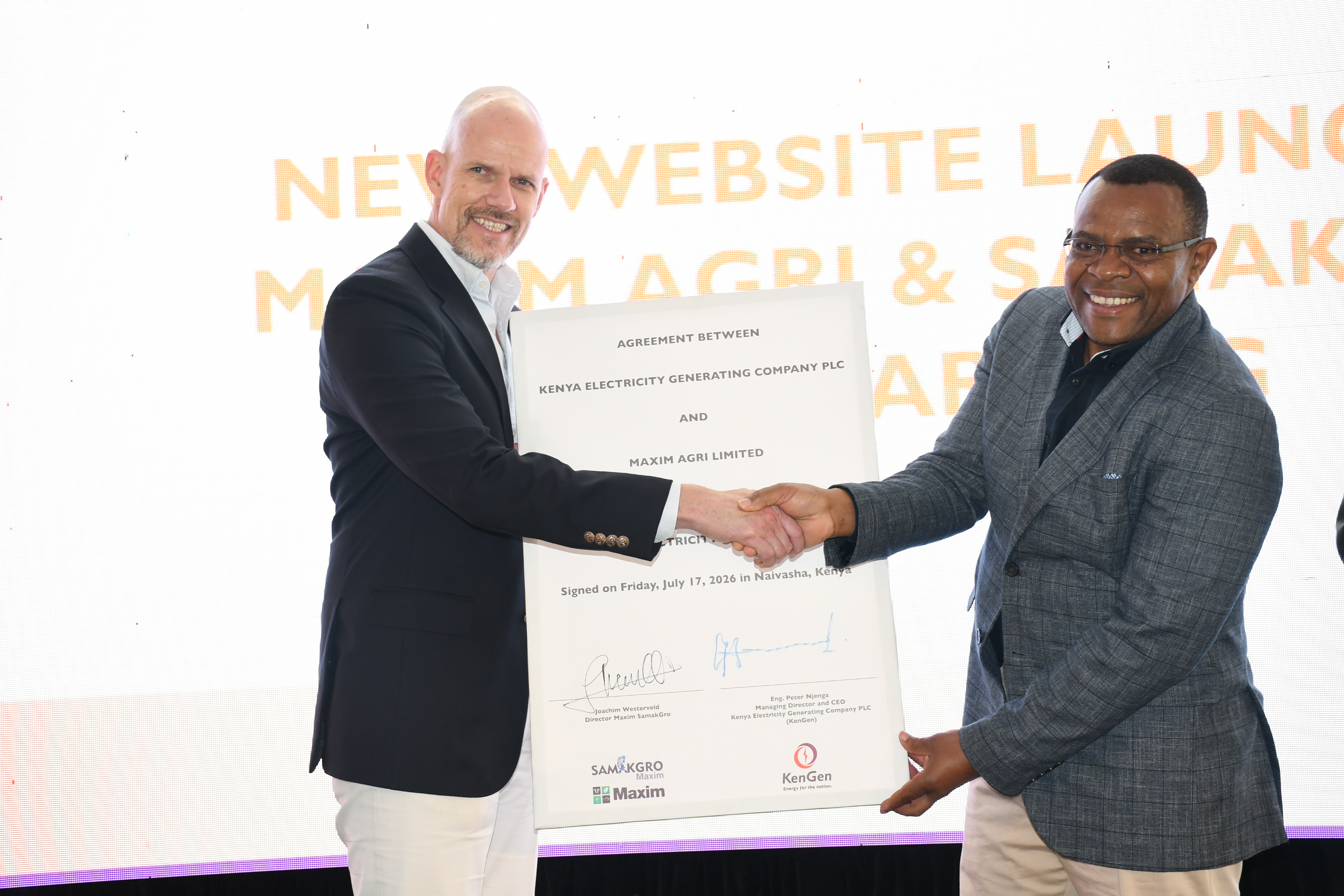 KenGen CEO, Eng. Peter Njenga, (right) welcomes the Director of Maxim Agri and Samakgro limited Joachim Wersterveld, who is the fifth investor seeking to establish a fish feed production facility at its green energy park in Olkaria Naivasha in a Sh. 2.6B investment. PHOTO: ERASTUS GICHOHI