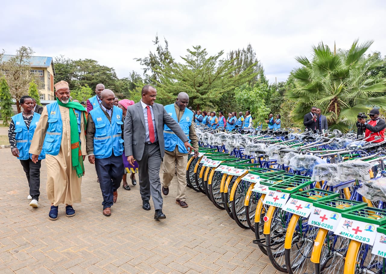 Makueni County Governor Mutula Kilonzo (right) inspects bicycles before flagging them off for Community Health Promoters during the launch of the programme at the Mother and Child Hospital in Wote, Makueni County. PHOTO: PATRICK NYAKUNDI/KNA