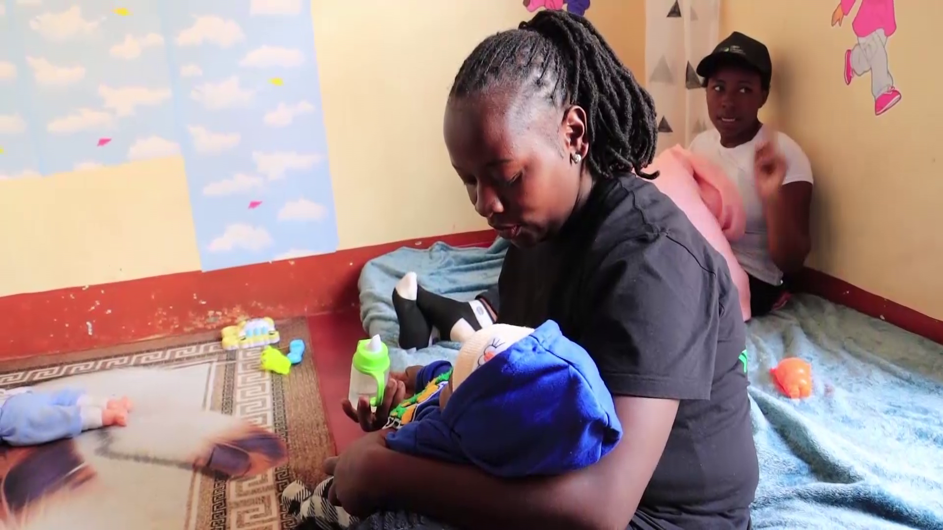 Nancy Gakii, a caregiver at the 360 Climate Institute’s “Cha Mama” Daycare Baby Crèche in Mathioya, Murang’a County, looks after one of the children as young mothers attend vocational training classes. The initiative enables beneficiaries to balance motherhood with education and skills development.
