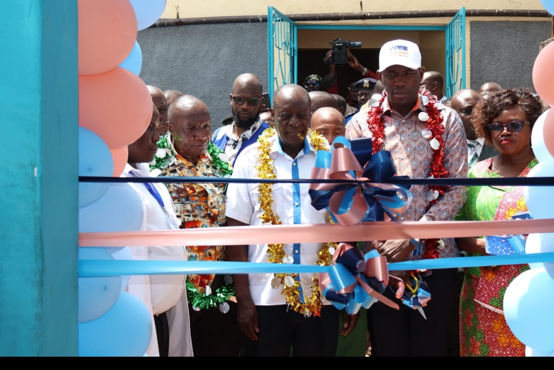 Principal Secretary for Medical Services Dr Ouma Oluga, Vihiga County Governor Dr Wilberforce Khasilwa Ottichilo and Vihiga Woman Representative Dorcas Adagala during the commissioning of Mulele Level 3 Hospital in Lugaga Ward, Vihiga County. Photo by Victor Zedy.