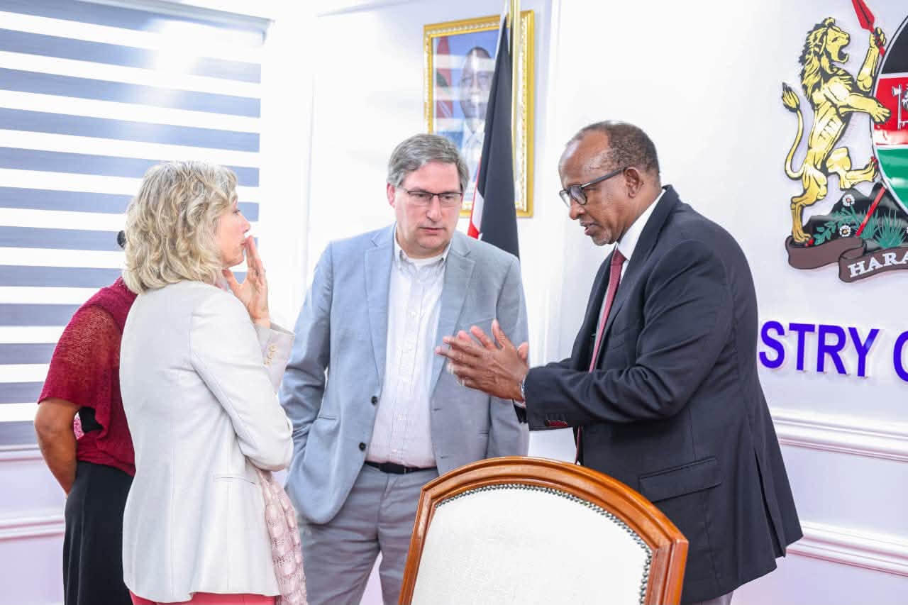 Health Cabinet Secretary Aden Duale (Right) having consultations with United States officials on the ongoing transition to a new Government-to-Government (G2G) financing model under the Kenya-US health cooperation framework.