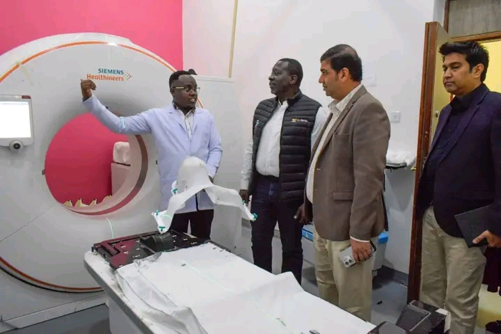 National Cancer Institute Chairman Dr Timothy Olweny (2nd from left) and Nakuru County Referral and Teaching Hospital Director Santosh Devaraj (2nd from right) learn more on the cancer diagnostic equipment during the NCI team’s visit to assess and strengthen specialized cancer care at the facility.