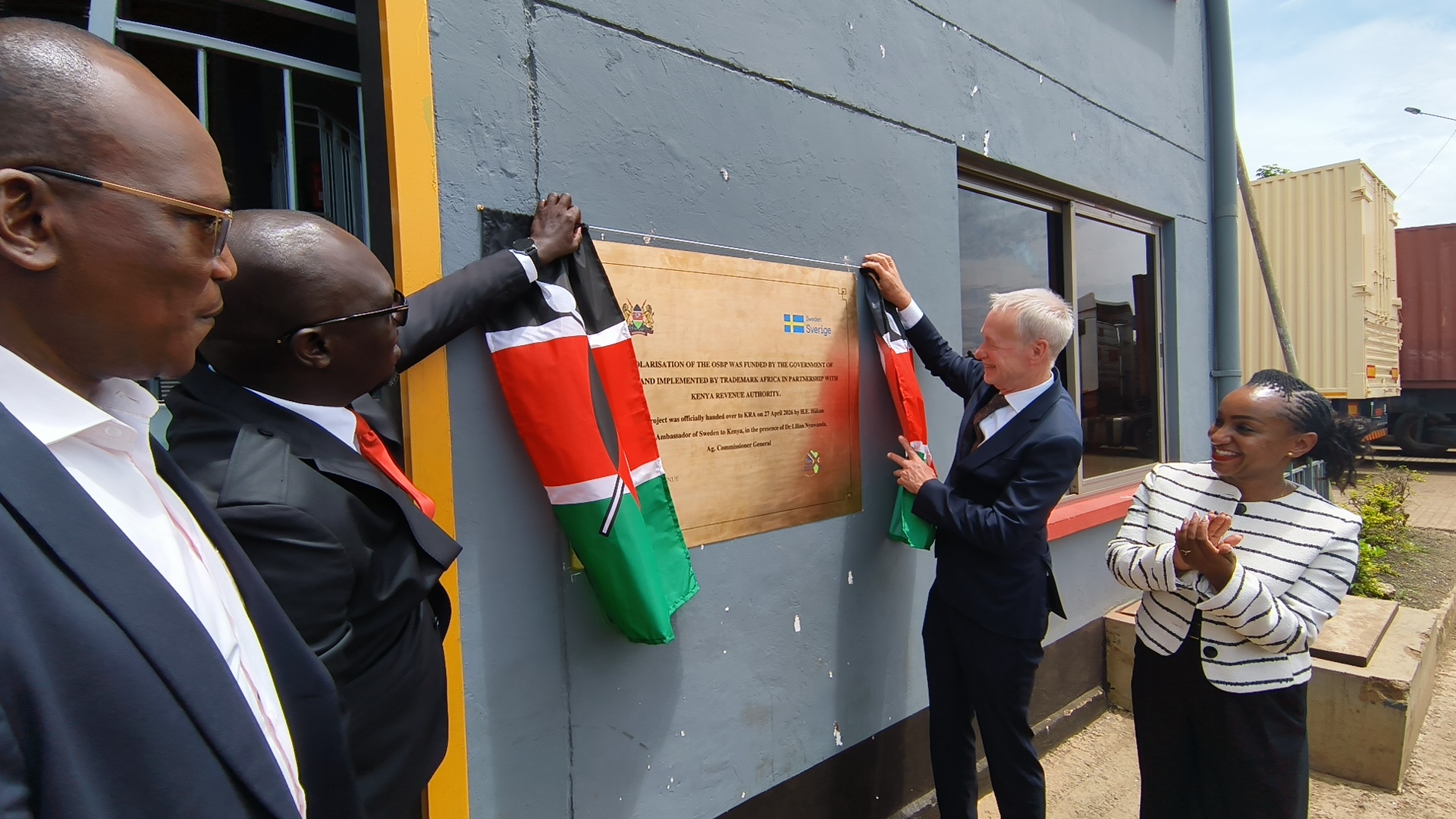 Sweden’s Ambassador to Kenya, Håkan Åkesson, (middle) joins officials in unveiling a plaque during the launch of a solar power system at the Malaba one-Stop Border post, an initiative aimed at enhancing sustainable energy use and crossborder trade efficiency.