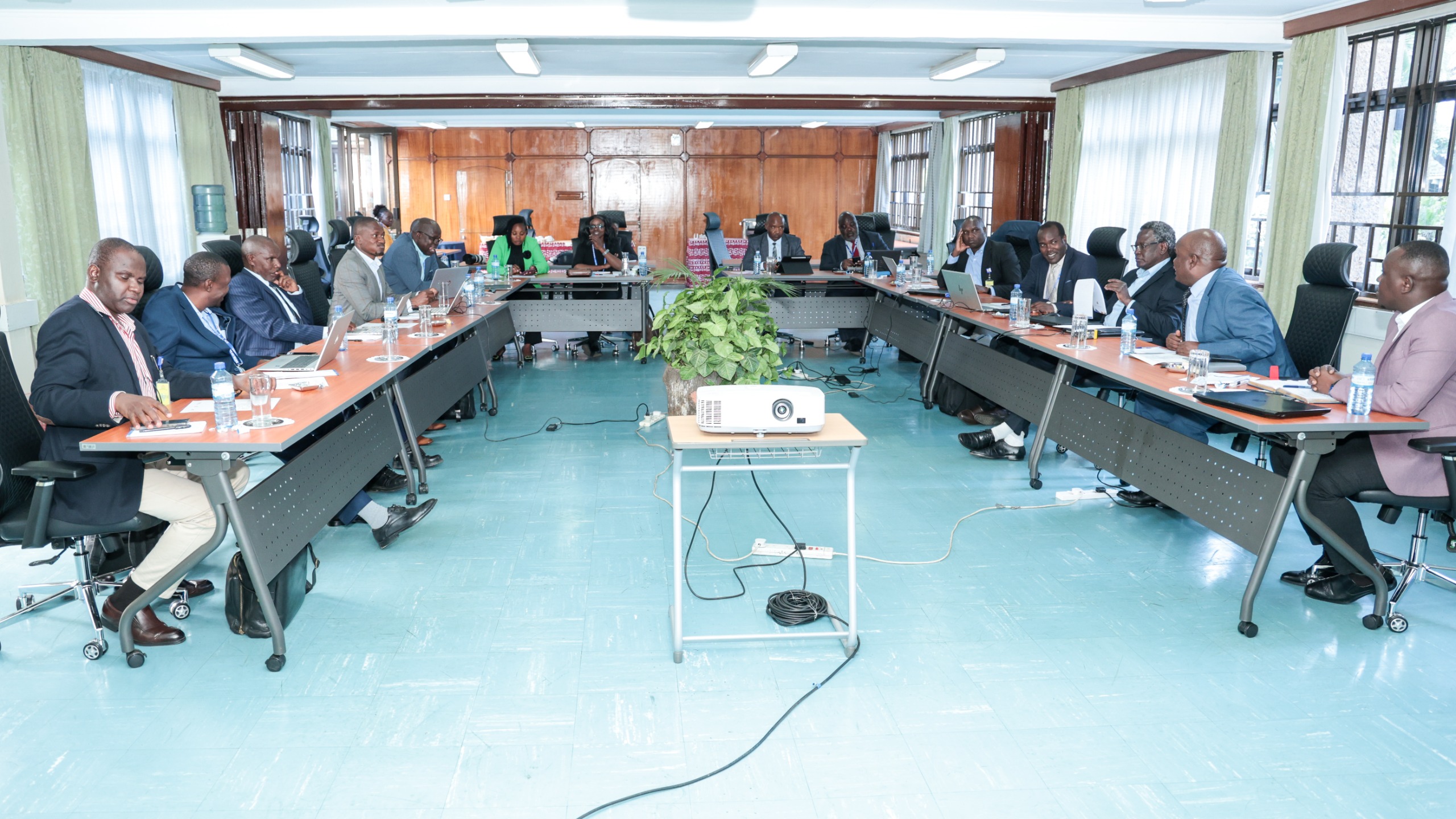 A group photo of the University Representatives, at the center is the chairman of the Land Surveyors’ Board Maritim Weldon with the University representatives at the Kenya School of Monetary Studies