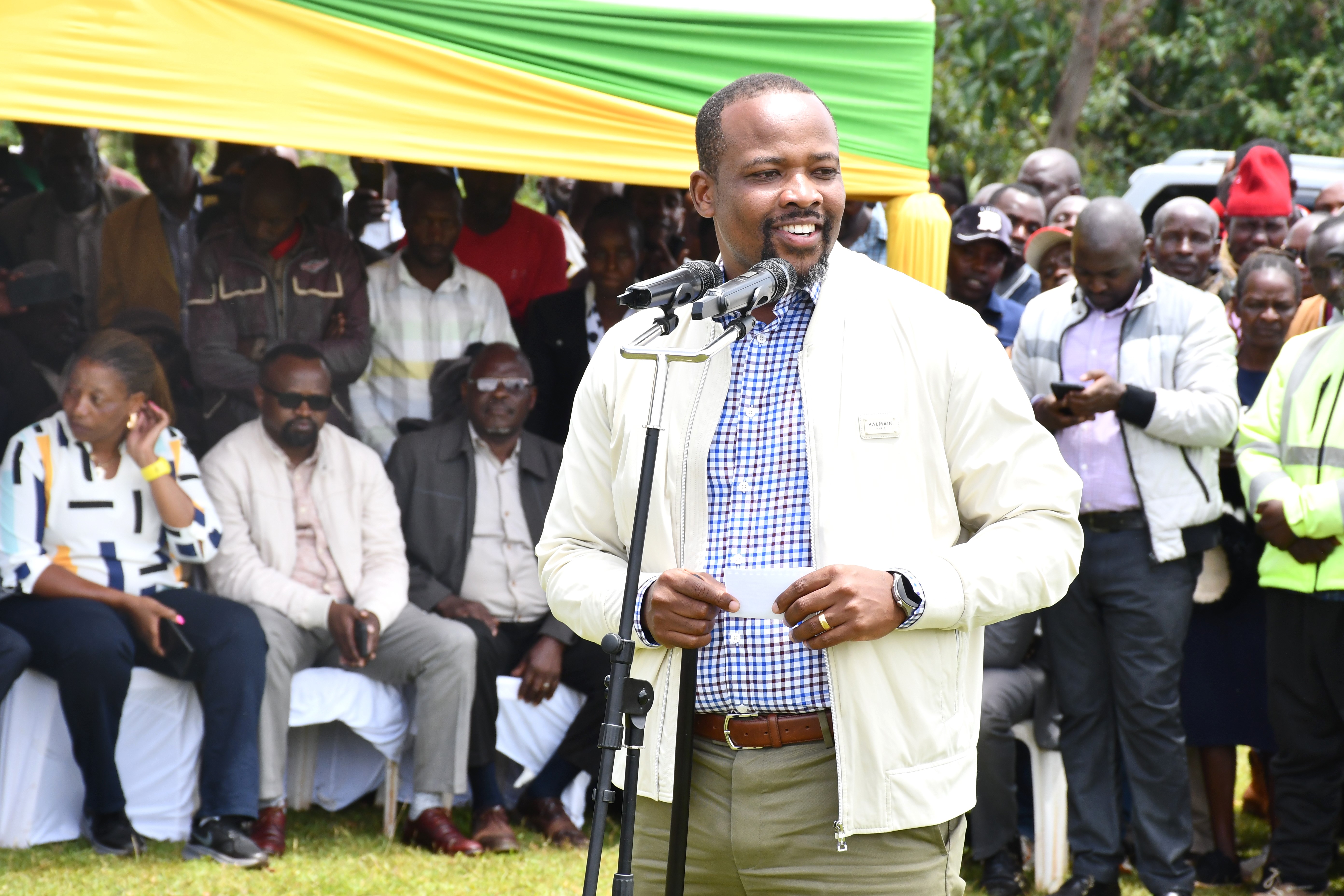 Principal Secretary for Lands and Physical Planning Nixon Korir addresses Chelimo residents 