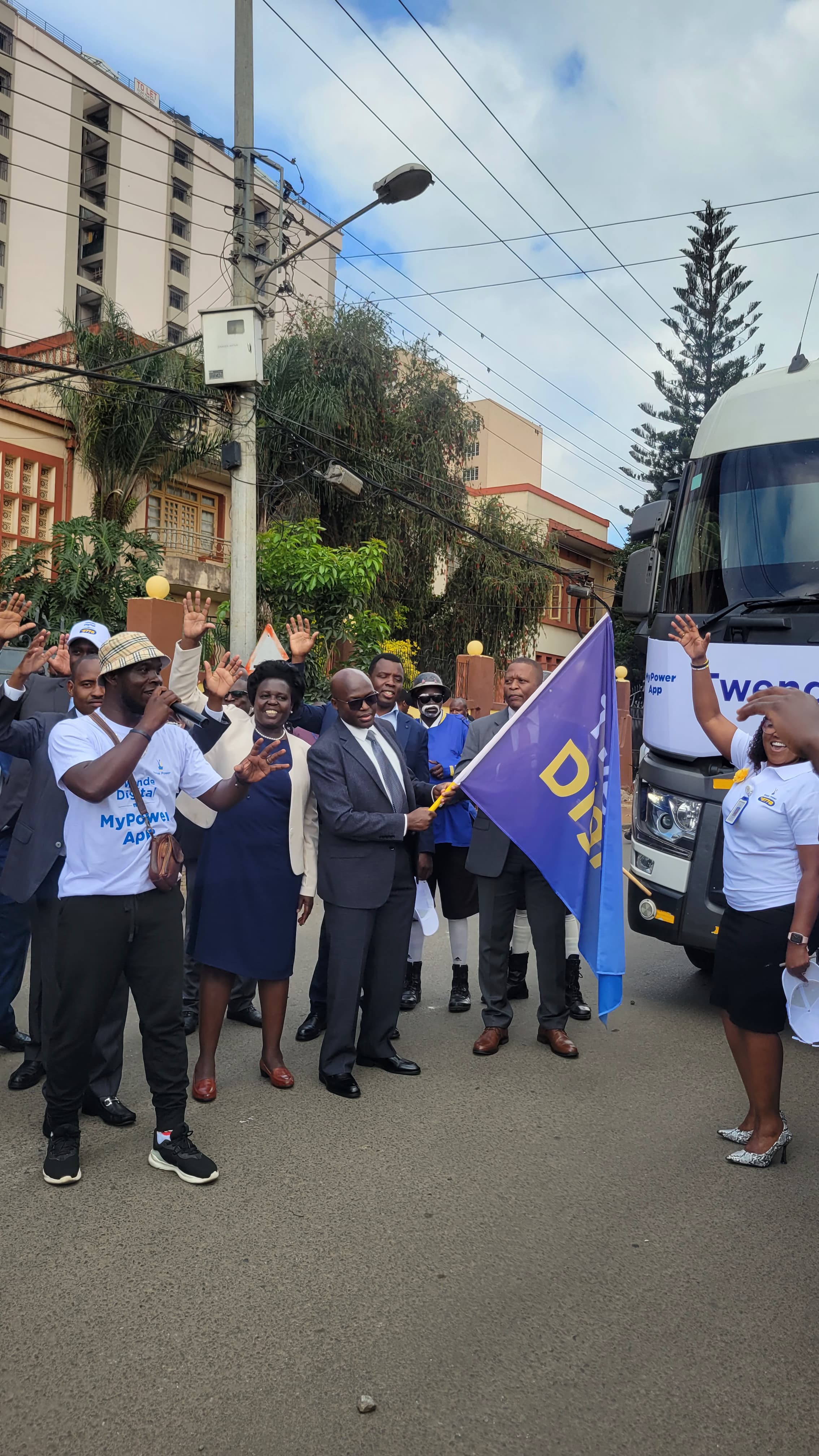 Acting Managing Director and CEO, Dr. Jeremiah Kiplangat (with flag), during the launch of the Twende Digital Customer Experience Roadshow in Nairobi, where he announced Kenya Power’s plans to fully transition to digital service delivery by 2027. Photo by Zipporah Odionyi.