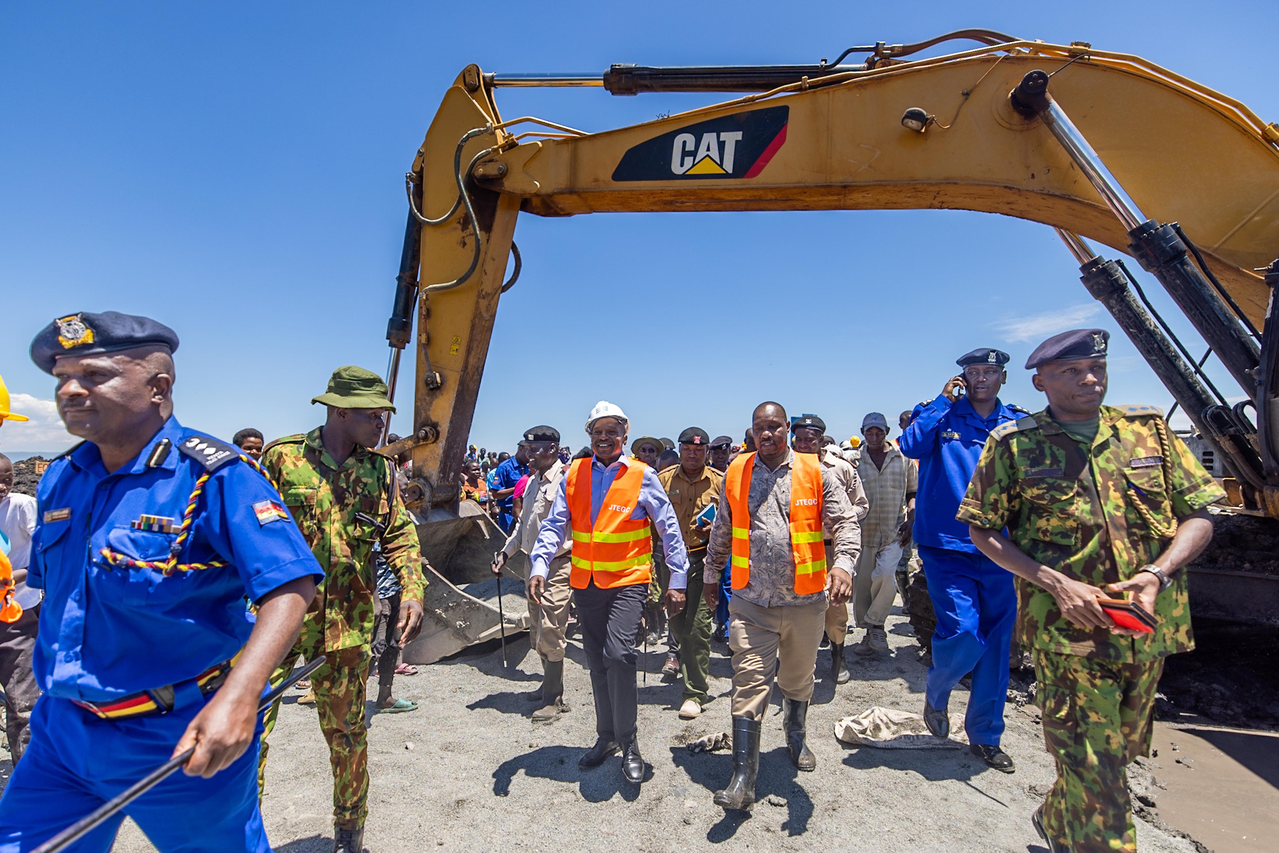 Deputy President Prof Kithure Kindiki addressing members of the community at Kabonyo Kanyagwal during an inspection tour of the facility.