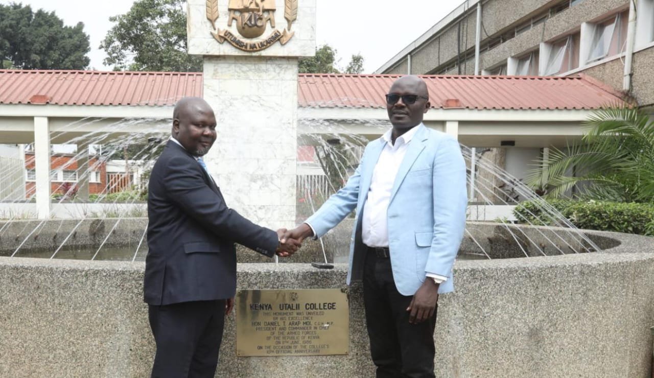 Deputy Governor Dr Augustine Kanani with Kenya Utalii College Principal Mr Mark Rachuonyo at Kitui County headquarters during a courtesy visit.