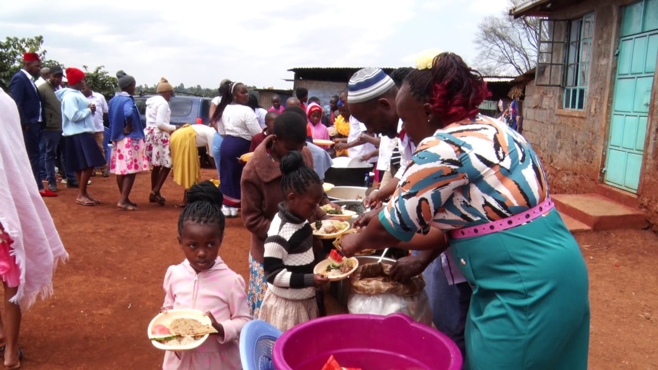 Thika Clothes Mill Development Manager Hesmond Olweny (left) and Jackson Ndurya, Chair of a Kwale based Cotton Farmers Cooperative Society PAVI (right) with farmers in Kwale.