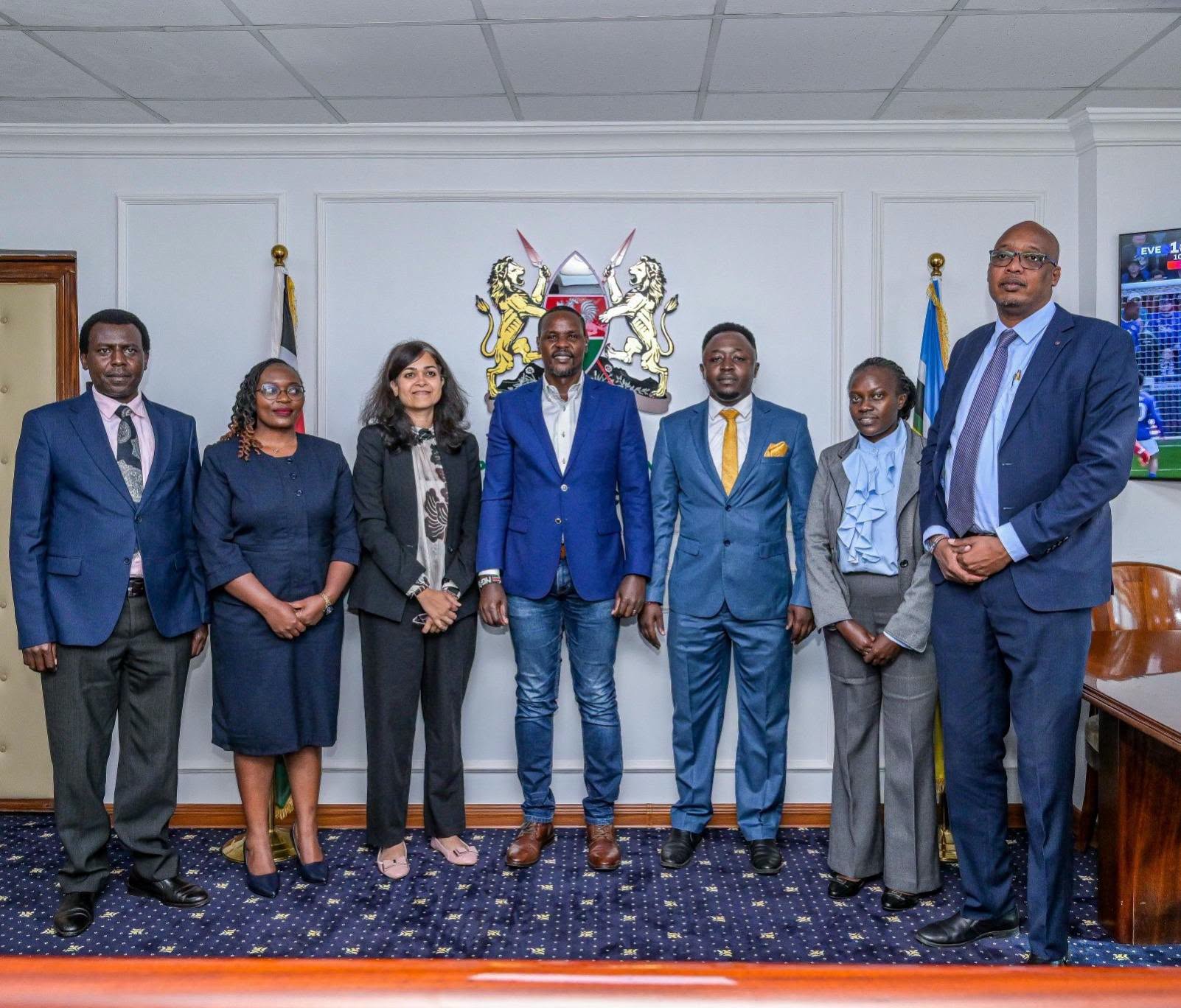 Environment and Climate Change, Principal Secretary for Dr Festus Ng’eno (Center) when he hosted a delegation from the Kenya Private Sector Alliance (KEPSA) to discuss the development of the Circular Economy Strategy and Implementation Plan (CESIP).