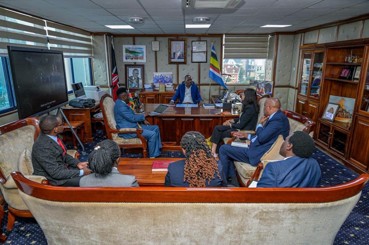 Environment and Climate Change, Principal Secretary for Dr Festus Ng’eno (Center) when he hosted a delegation from the Kenya Private Sector Alliance (KEPSA) to discuss the development of the Circular Economy Strategy and Implementation Plan (CESIP).