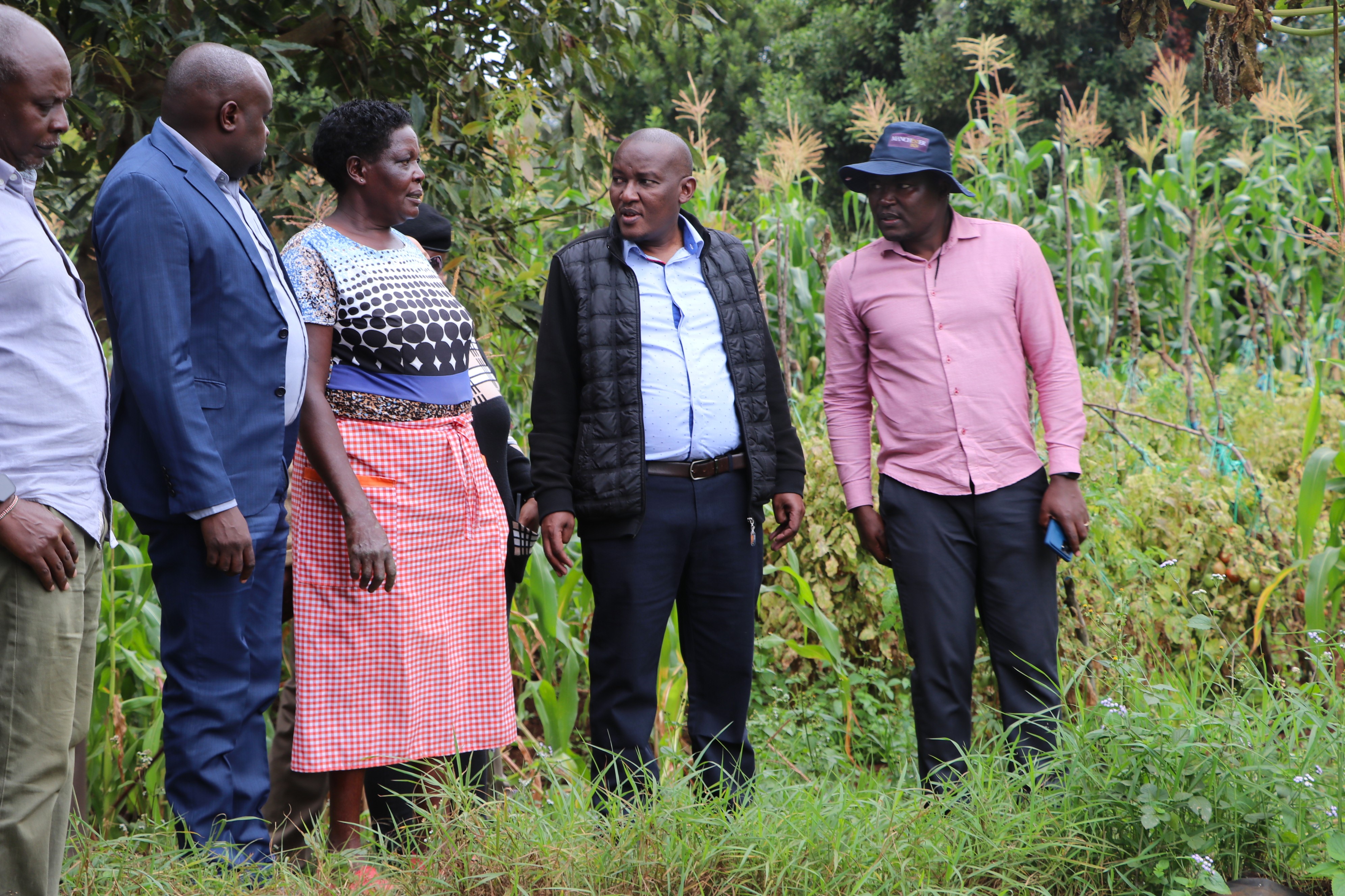  Ephantus Kimotho, PS Irrigation, speaking in a farm in Kandeki, Kirinyaga county