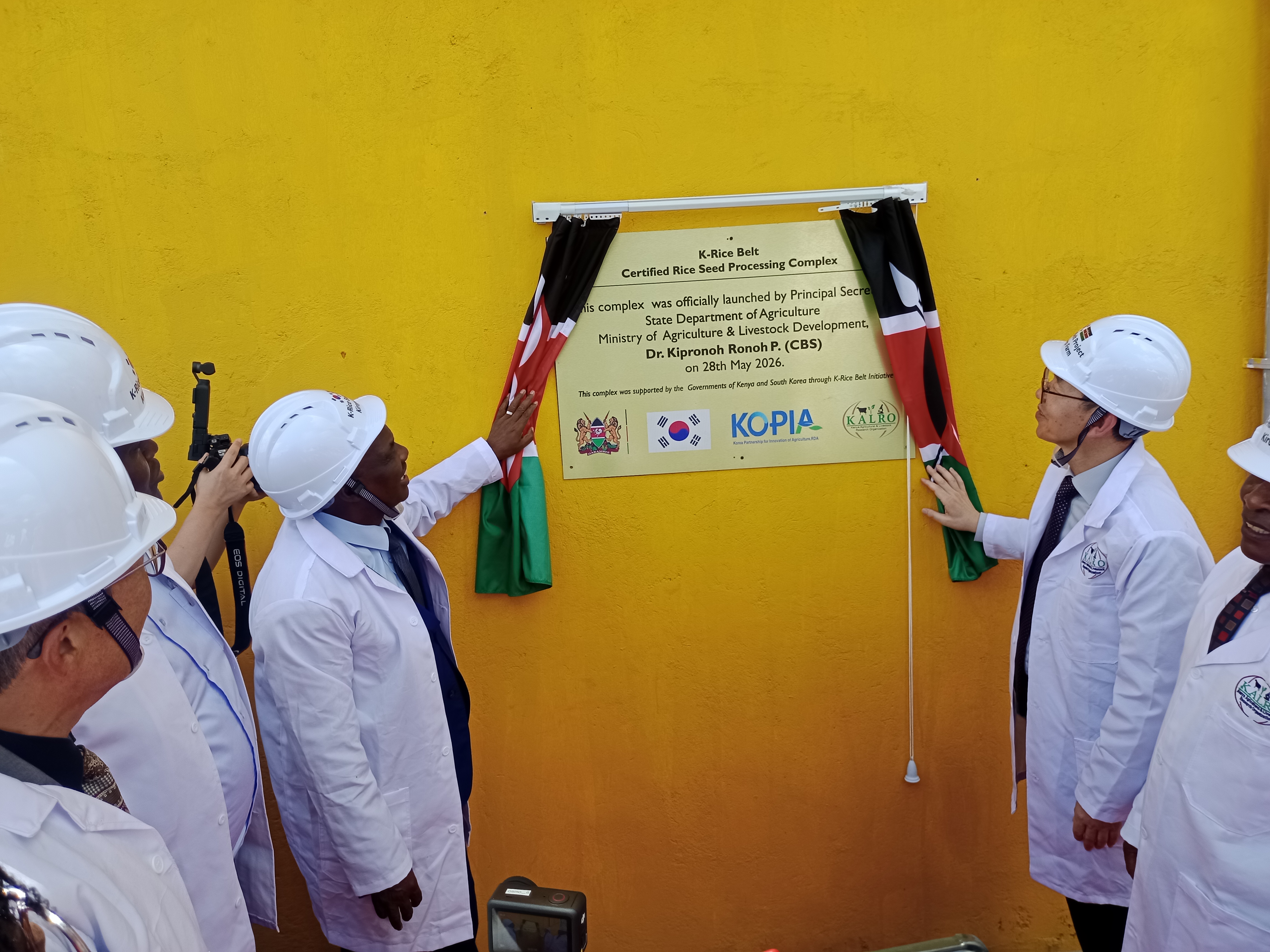 Agriculture Principal Secretary Dr. Paul Kipronoh Ronoh and South Korean Ambassador to Kenya Kang Hyung-shik during the launch of the certified rice seed facility in Mwea.