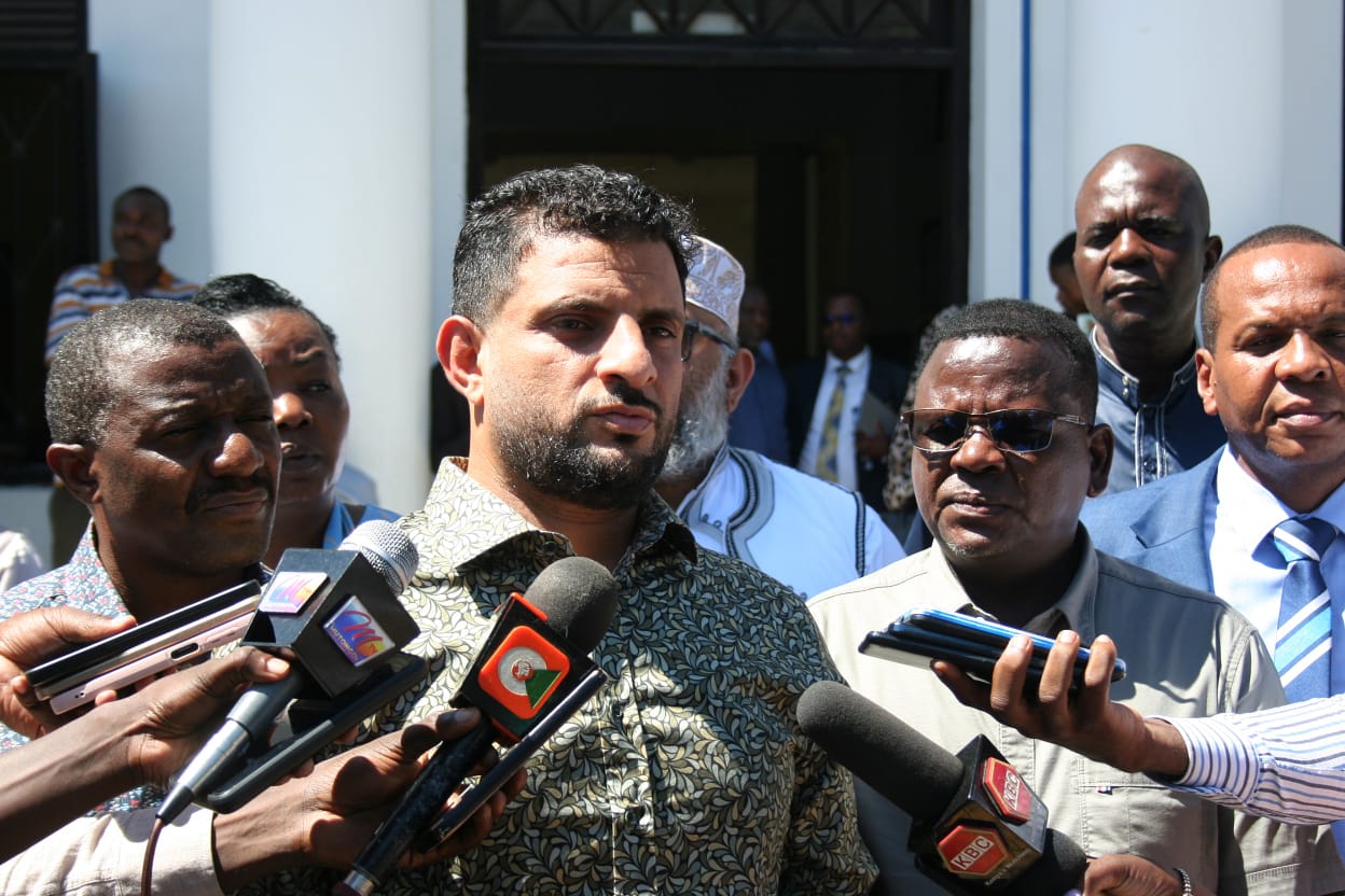 Mombasa County Assembly Speaker Aharub Khatri addressing  journalists at the County Assembly during the Senate Standing  Committee on Delegated Legislation meeting, flanked by Makueni  Senator Dan Maazo (L), and the Committee Chair Senator Mwenda  Gataya (L). Photo/ Reagan Sitati