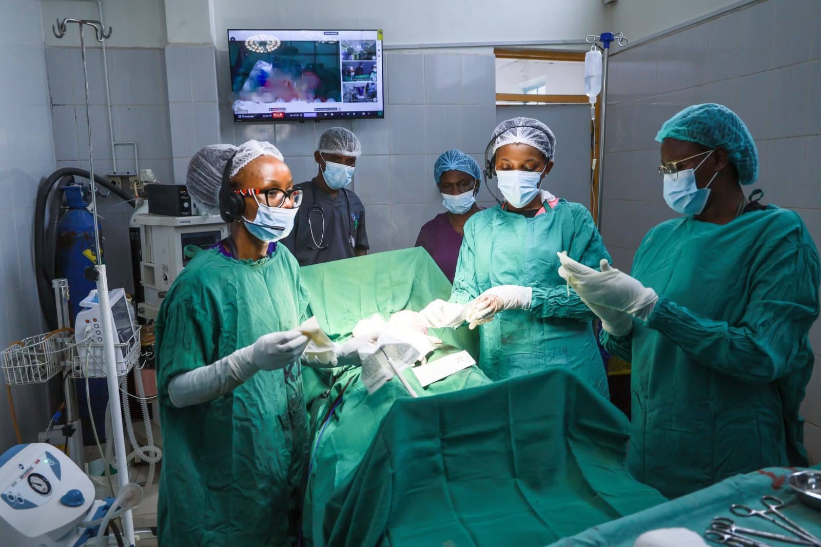  Medical personnel at Kiambu Level 5 Hospital perform the first telemedicine-assisted caesarean section