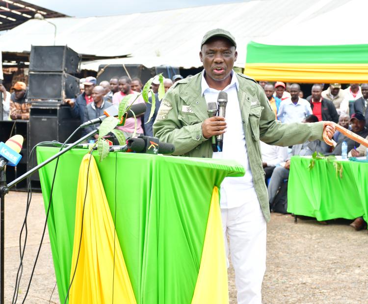 Agriculture Principal Secretary Dr. Paul Rono addressing tea farmers at Toror Tea Factory. He assured them that the government would address their grievances. Photo/ Kibe Mburu