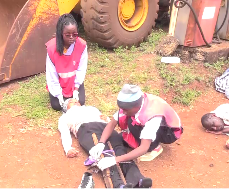  First aid providers perform a drill in Kerugoya.