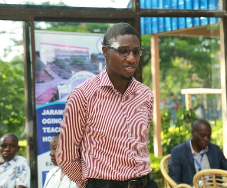 JOOTRH maxillofacial surgeon Dr. Anthony Ganda addressing the media in Kisumu.