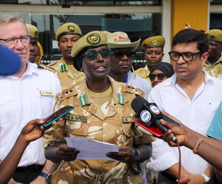KWS Senior Assistant Director of the Coast Conservation Area, Elema Hapicha (centre), addresses the media during the launch of the Cruiseto-Park Initiative at the Port of Mombasa. Flanking her are Viking Sky Captain Gerry Hogan (right) and Lambodara Hotta, Finance Director for Pollman’s Tours and Safaris