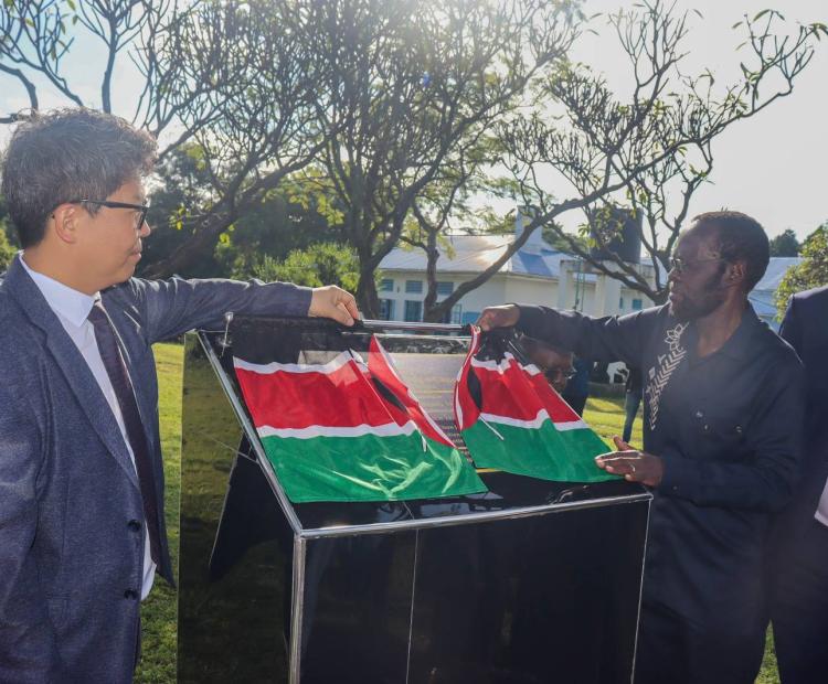 Kisumu governor Prof. Anyang Nyong'o (right) and Jaewon Peter Chun, President of the World Smart Cities Forum during the unveiling of the Chung Jeong-Eun–Nyong’o Cancer Centre at Victoria Hospital in Kisumu on Friday 27th March 2026.  Photos By Chris Mahandara