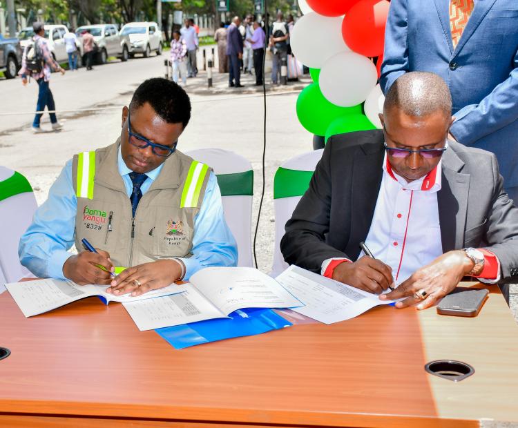Affordable Housing Board’s Acting Chief Executive Officer Joseph Kagicha (left) and Huduma Kenya CEO Benjamin Kai Chilumo