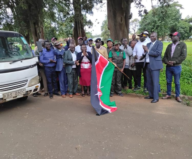 Environment, Climate Change and Forestry Cabinet Secretary Dr. Deborah Barasa flags off coffee and avocado seedlings to farmers at the Trans Nzoia County Commissioner’s residence.