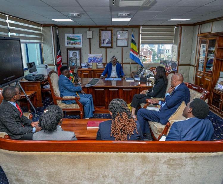 Environment and Climate Change, Principal Secretary for Dr Festus Ng’eno (Center) when he hosted a delegation from the Kenya Private Sector Alliance (KEPSA) to discuss the development of the Circular Economy Strategy and Implementation Plan (CESIP).