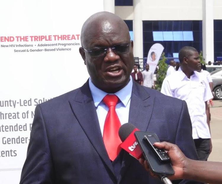 NSDCC Regional Coordinator Steven Oyugi speaks to the press at Tom Mboya University, Homa Bay town. Photo by Sitna Omar, KNA