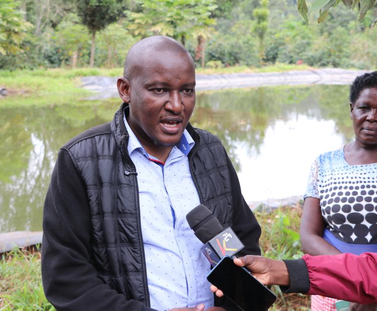  Ephantus Kimotho, PS Irrigation, speaking in a farm in Kandeki, Kirinyaga county