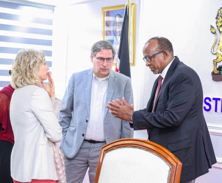 Health Cabinet Secretary Aden Duale (Right) having consultations with United States officials on the ongoing transition to a new Government-to-Government (G2G) financing model under the Kenya-US health cooperation framework.