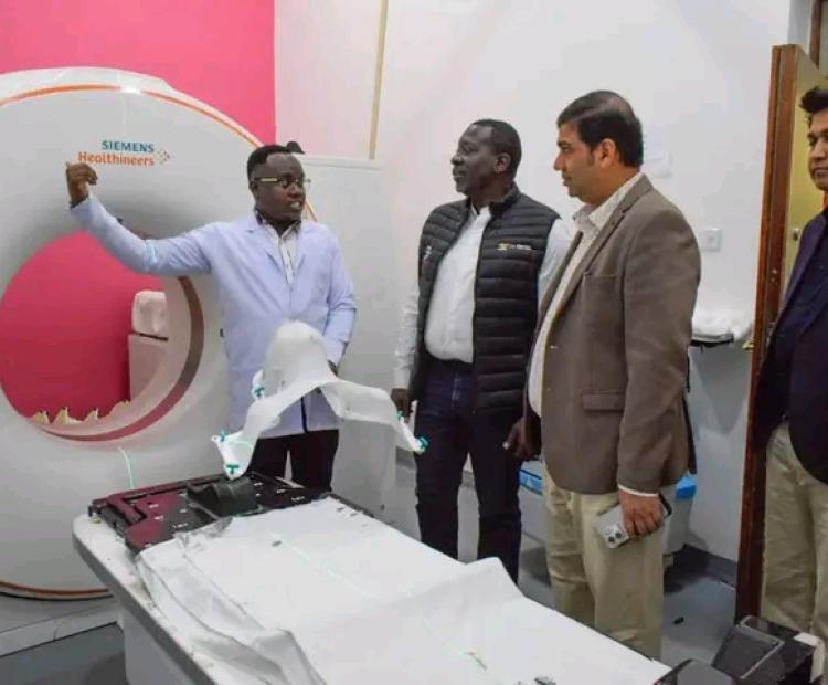 National Cancer Institute Chairman Dr Timothy Olweny (2nd from left) and Nakuru County Referral and Teaching Hospital Director Santosh Devaraj (2nd from right) learn more on the cancer diagnostic equipment during the NCI team’s visit to assess and strengthen specialized cancer care at the facility.